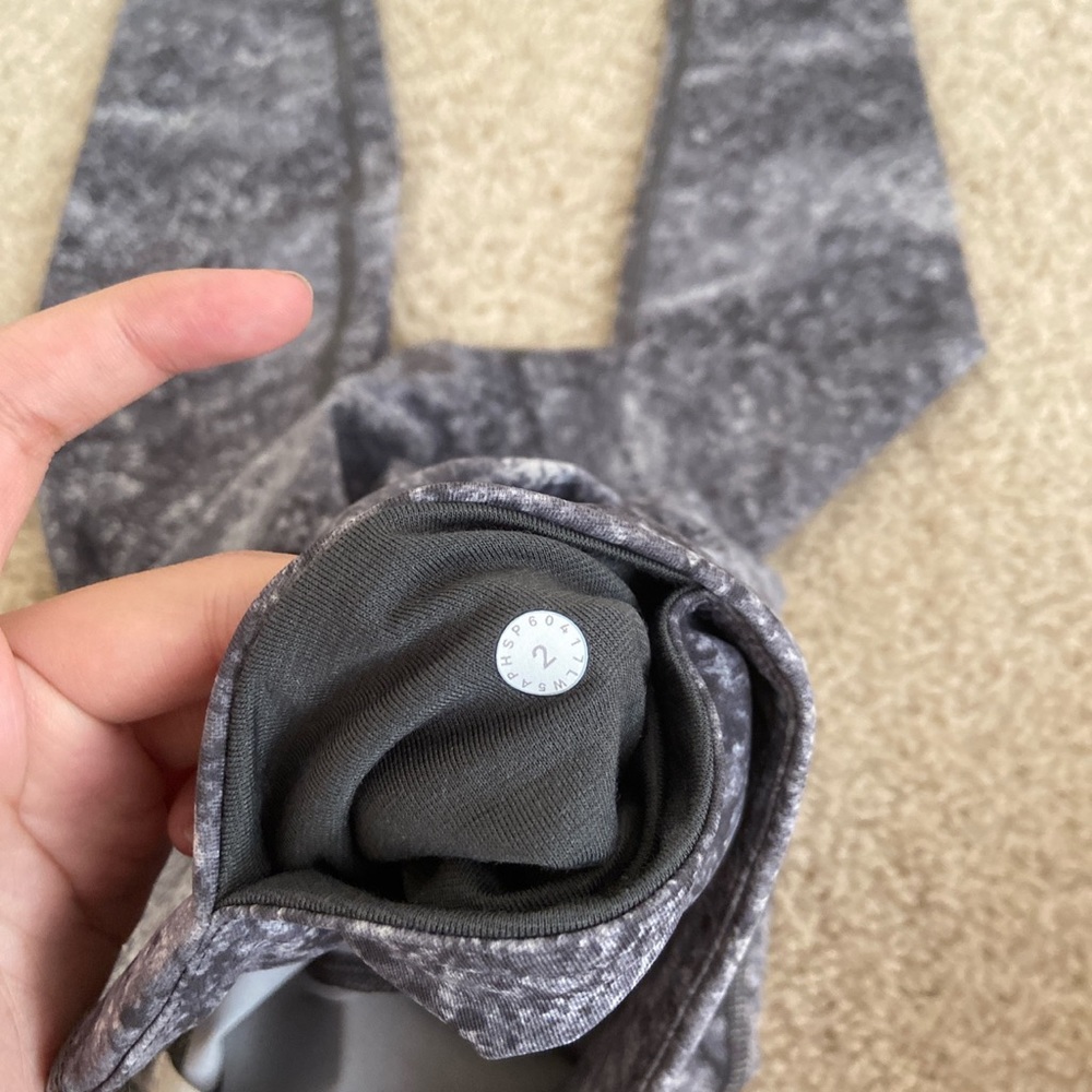Lululemon Wunder Under Leggings Size 2 - Picture 3 of 4